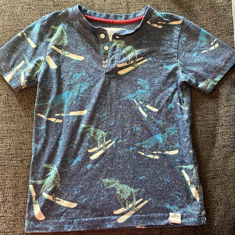 Free Planet Boys t-shirt size 5 blue